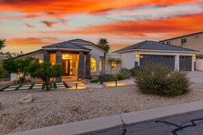 House | 5 bedrooms, Internet - Sunburst Estate Htd Pool Putt Grn Sleeps 14 (Fountain Hills)