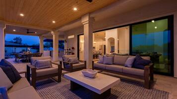 House | 6 bedrooms, Internet