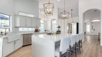 House | 6 bedrooms, Internet