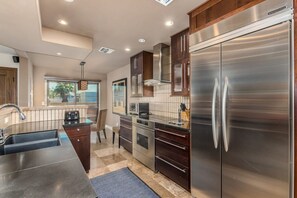 House | 3 bedrooms, desk, Internet