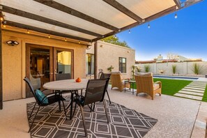 House - Executive Retreat Pool Spa AZ Canal Trail BBQ (Scottsdale)