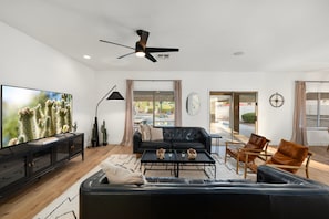 6 bedrooms, desk, Internet - The Cardinal Walk to Stadium Pool Spa Sportcourt (Glendale)