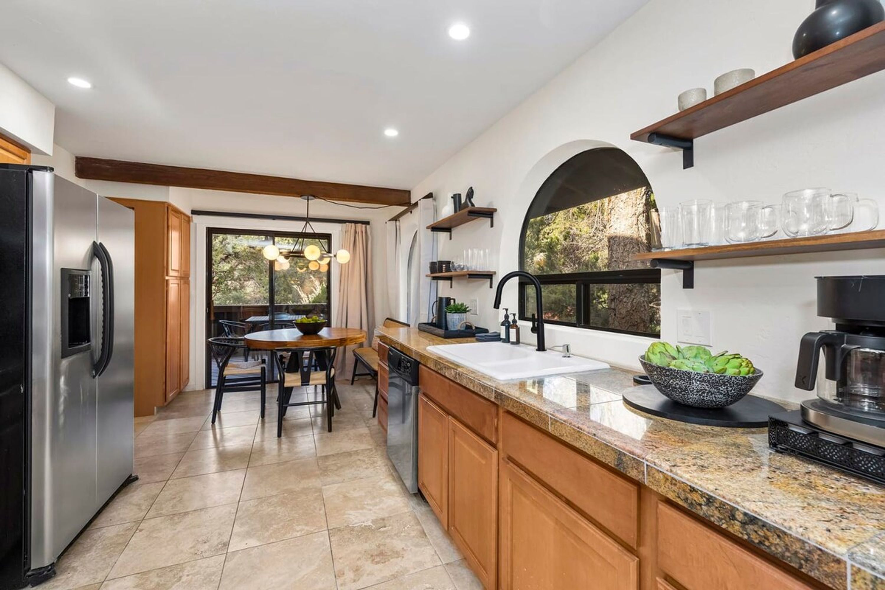 House | 4 bedrooms, desk, Internet