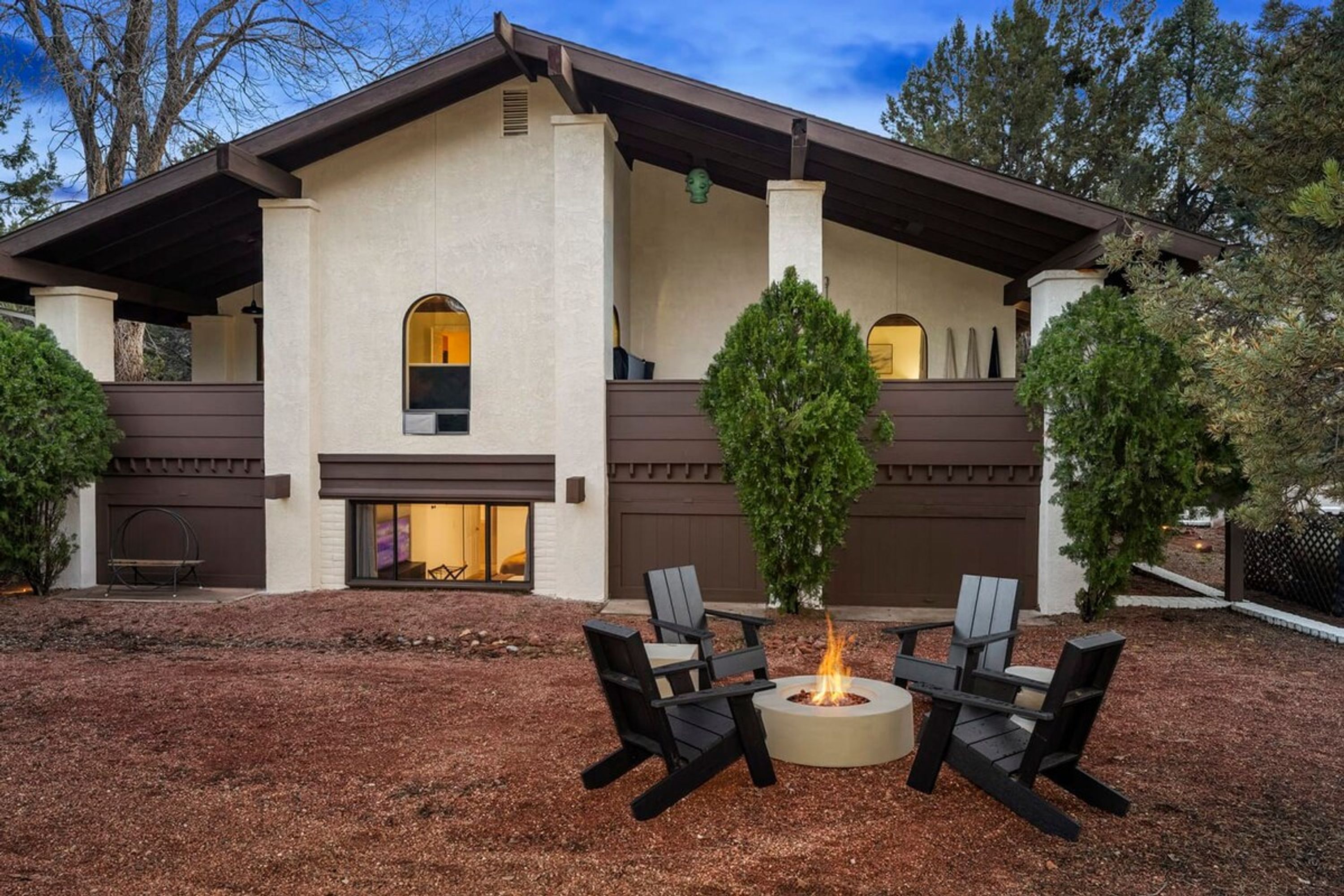 House | 4 bedrooms, desk, Internet