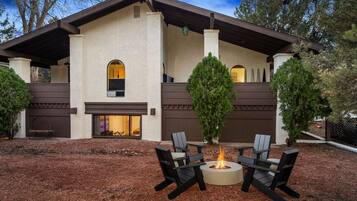 House | 4 bedrooms, desk, Internet