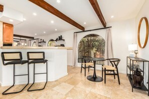 Hus | 4 soverom, skrivebord og internett