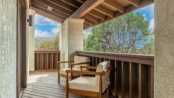 House | 4 bedrooms, desk, Internet