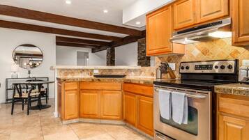 Nhà | 4 phòng ngủ, bàn, truy cập Internet tốc độ cao