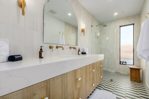 House | 4 bedrooms, Internet
