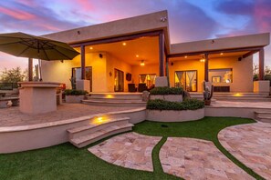 4 bedrooms, Internet - Desert Foothils Rustic Resort Oasis w Pool Spa (Scottsdale)