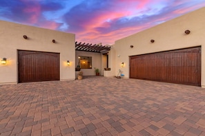 4 bedrooms, Internet - Desert Foothils Rustic Resort Oasis w Pool Spa (Scottsdale)