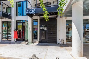 Apartment | Internet - Old Town Studio Gym Biz Center Walk 2 Everything (Scottsdale)