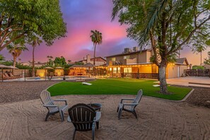 House | 5 bedrooms, Internet - Tiki Paradise w Htd Pool Putt Grn Tiki Bar (Phoenix)