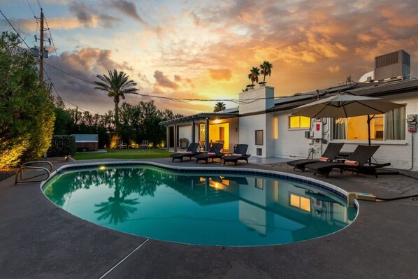 House | 4 bedrooms, Internet - Ochenta Modern Retreat Htd Pool Spa Putt Grn Gym (Scottsdale)