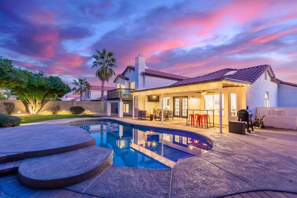 4 bedrooms, Internet - Modern Mesa Oasis Free Heated Pool Al-fresco Living (Mesa)