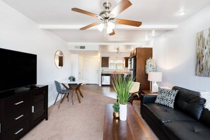 Apartment | 1 bedroom, Internet - Walk 2 Old Town - Pool View Fashion Square (Scottsdale)