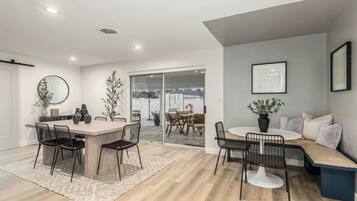 3 bedrooms, Internet