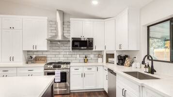 House | 4 bedrooms, Internet