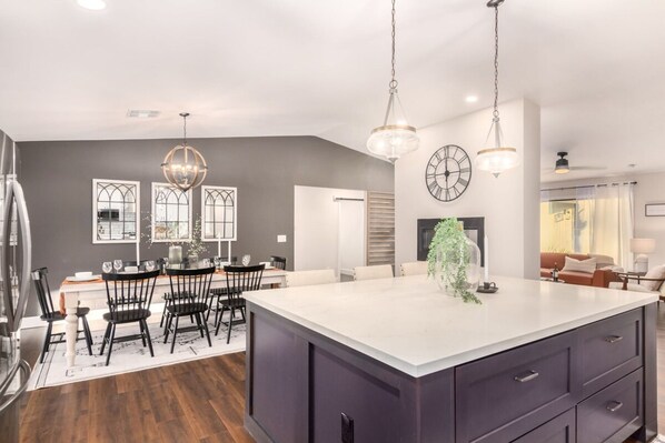 House | 4 bedrooms, Internet - Broadway Palms Private Pool Chef Kitchen Office (Tempe)