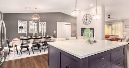 Broadway Palms Private Pool Chef Kitchen Office