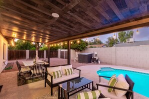 4 bedrooms, Internet - Broadway Palms Private Pool Chef Kitchen Office (Tempe)