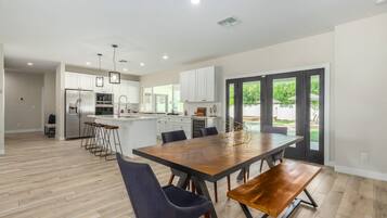 House | 4 bedrooms, Internet