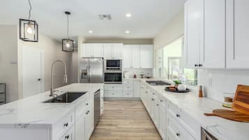 House | 4 bedrooms, Internet