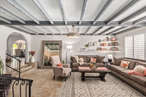 House | 5 bedrooms, Internet