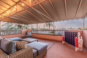 House | 5 bedrooms, Internet - Historic Desert Rose Estate Pool Sauna Sleeps 12 (Tempe)