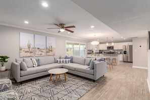 House | 4 bedrooms, desk, Internet