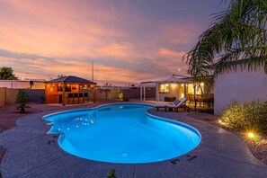 House | 4 bedrooms, desk, Internet