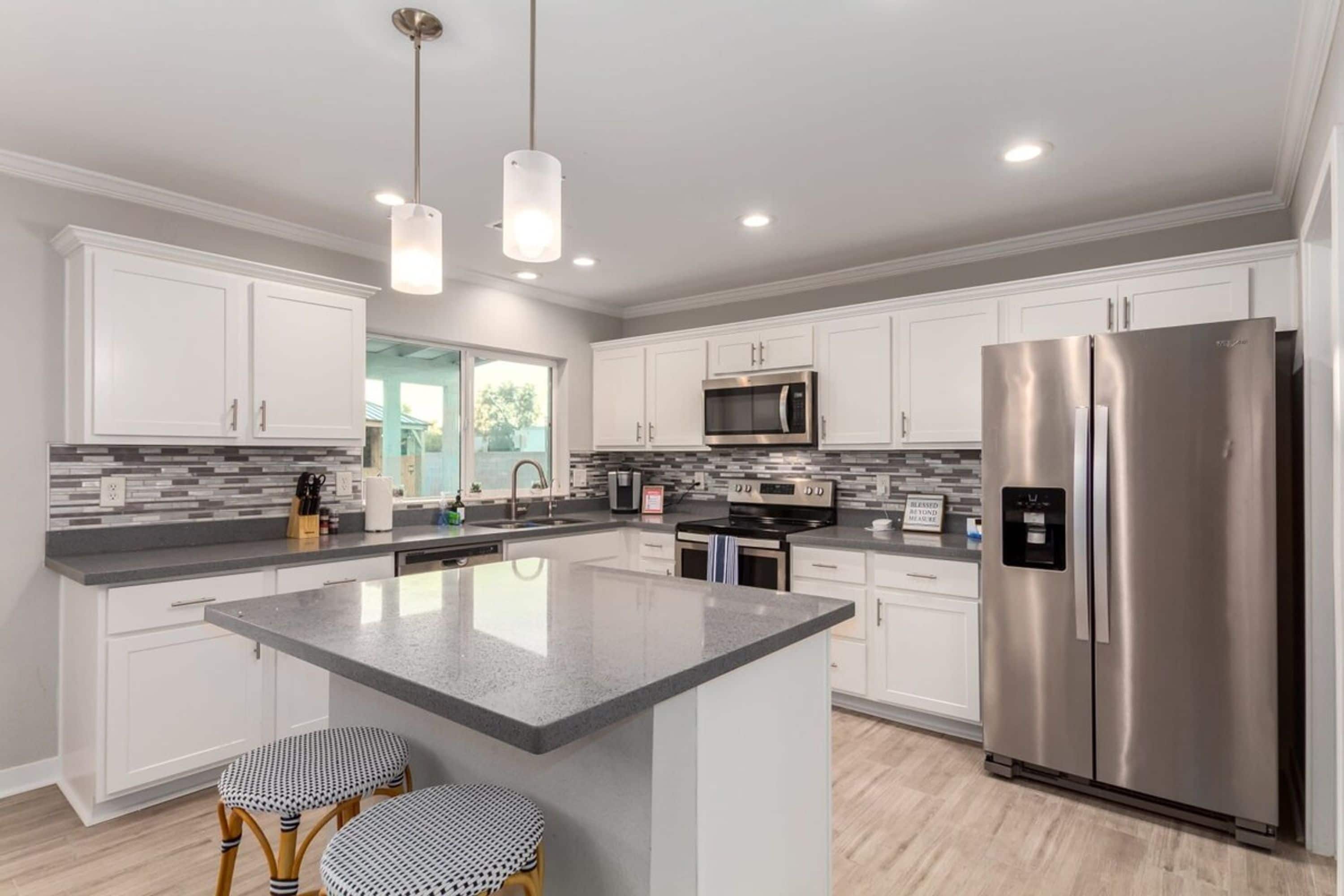 House | 4 bedrooms, desk, Internet