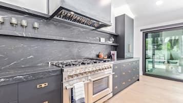 House | 4 bedrooms, Internet