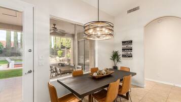 House | 4 bedrooms, Internet