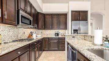 House | 4 bedrooms, Internet