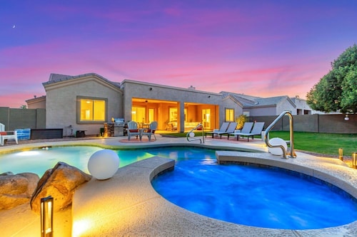 The Dreaming Tree Sleeps 10 Pool Spa Firepit BBQ