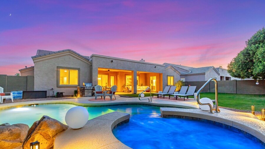 The Dreaming Tree Sleeps 10 Pool Spa Firepit BBQ