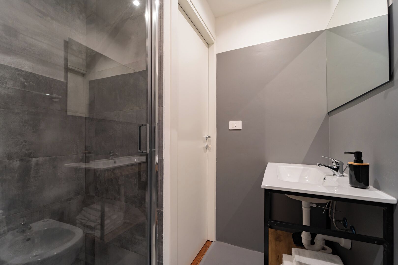 Doccia, asciugacapelli, bidet, asciugamani