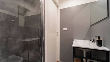 Doccia, asciugacapelli, bidet, asciugamani