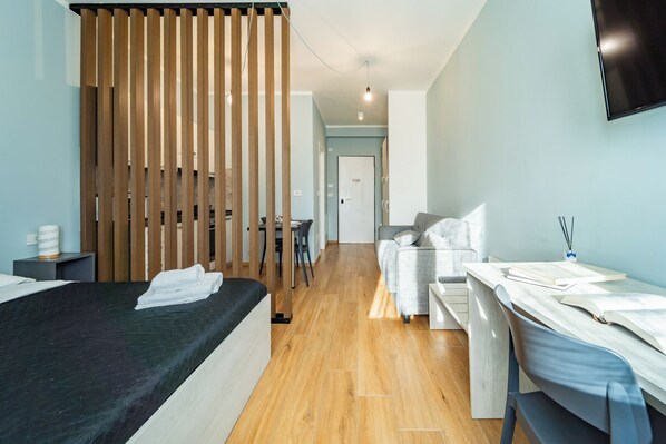 Tabla de planchar con plancha, wifi gratis y ropa de cama 