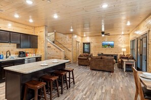 Suite | 8 bedrooms, Internet - NEW - 1 Location Cabin Pool Hot Tub Arcade HL (Gatlinburg)