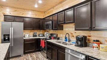 Suite | 8 bedrooms, Internet