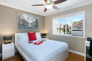 Apartment | 2 bedrooms, desk, Internet