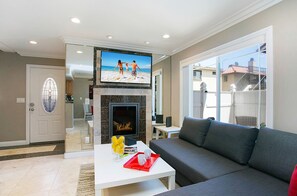 Apartment | 2 bedrooms, desk, Internet