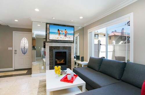 Multi-level 2br-fast Wifi-free Parking -cm-1