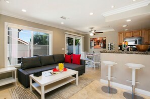 Apartment | 2 bedrooms, desk, Internet