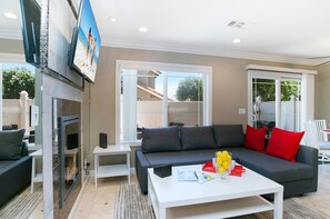 Apartment | 2 bedrooms, desk, Internet