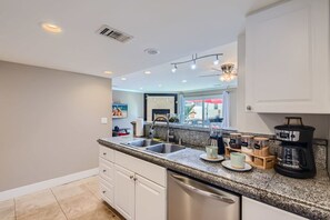 Apartment, Accessible | 3 bedrooms, Internet - Chic Beachside BBQ Fast Wifi - C2 (Newport Beach)