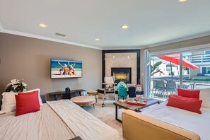 Apartment, Accessible | 3 bedrooms, Internet - Chic Beachside BBQ Fast Wifi - C2 (Newport Beach)