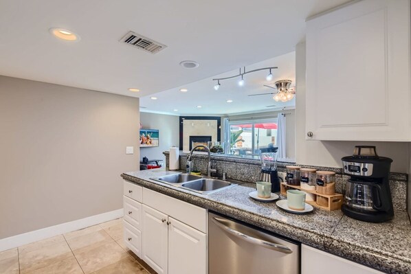 Apartment, Accessible | 3 bedrooms, Internet - Chic Beachside BBQ Fast Wifi - C2 (Newport Beach)